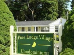 Cozy, cute beach condo in Westerly RI . Best value in Westerly!!